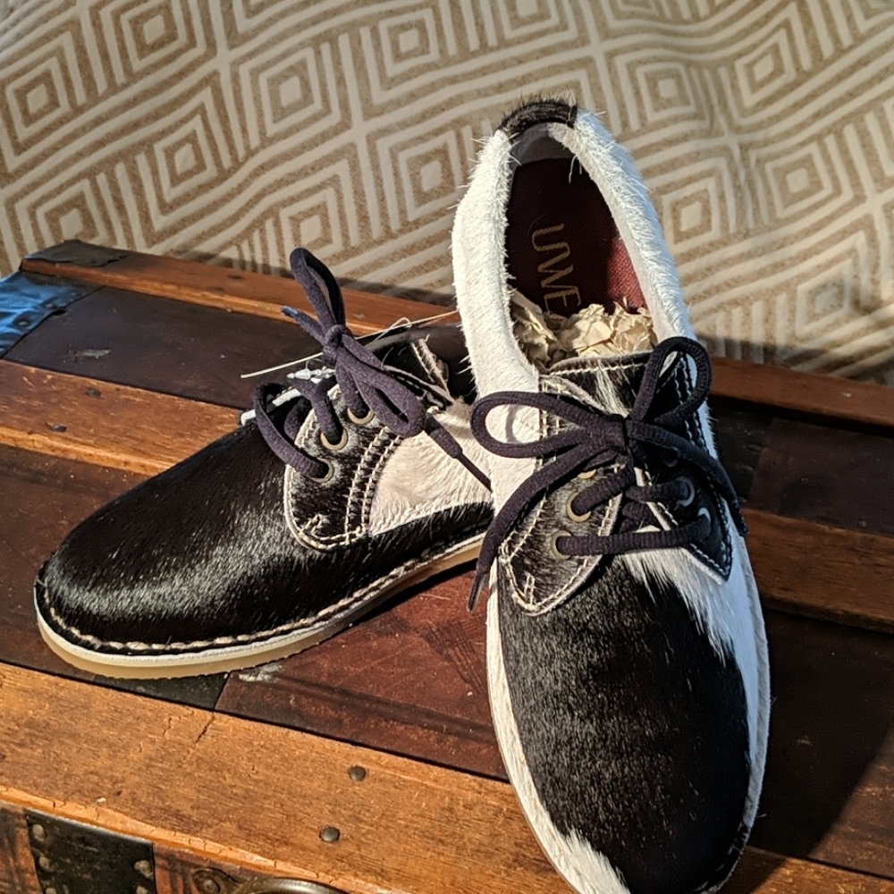 Natural hide oxfords black and white 8.5